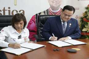 Imagen 1 de GORE Lambayeque y Municipalidad Provincial firman convenios para impulsar obras de saneamiento y viabilidad