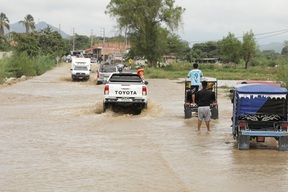 Imagen 3 de Gobierno Regional de Lambayeque refuerza acciones ante lluvias e inspecciona punto crítico en Chongoyape